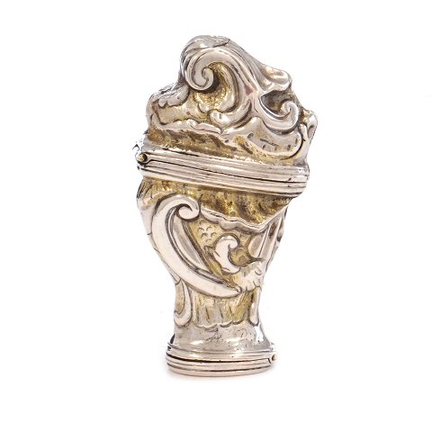Danish silver vinaigrette by Niels Pedersen 
Kiærulf, 1750-52, Hjørring. H: 6,5cm