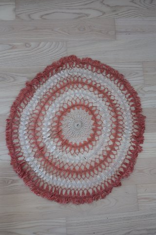 An old table centre /mat 
Round
Made by hand
Diameter: 74cm
In a very good condition