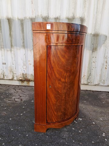 Hj�rne-, v�gskabe o.a.