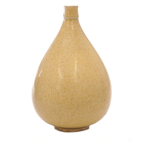 Light yellow Saxbo stoneware vase signed Saxbo. H: 20cm
