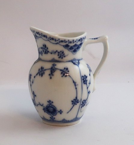 Royal Copenhagen. Musselmalet Halvblonde. Flødekande. Model 522. Højde 10,5 cm. (2 sortering)
