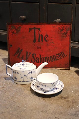 Decorative, old tea advertising sign in metal with hand-painted writing on a red background...
