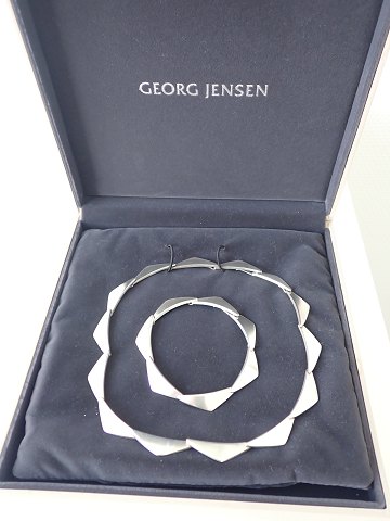 Georg Jensen  Peak-smykkesæt. Design Bent Gabrielsen.