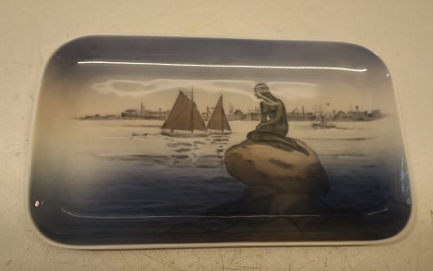 3645 Kgl. Fad med Den lille havfrue - Langelinie 21 x 12.5 cm  Kongelig Dansk Porcelæn