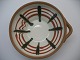 Keramik skål 
med stribet 
glasur 
fremstillet ca. 
1950 af H.M. 
keramik. Højde 
ca. 7,5 cm og 
...