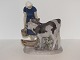 Stor Bing & 
Grøndahl figur, 
bondepige med 
to kalve og 
trug.
Af 
fabriksmærket 
kan det 
udledes, ...