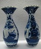 Japanske vaser 
fra ca. 1800 - 
1820 i 
håndmalet 
porcelæn. Højde 
36,8 cm. Små 
hårrevner se 
foto. ...