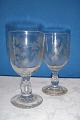 Fine gamle glas 
med matslebet 
mønster, højde 
14,1 cm. 
diameter 7,3 
cm. Fin hel 
stand
