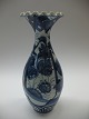 Japanske vase 
fra ca. 1800 - 
1820 i 
håndmalet 
porcelæn. Højde 
23,5 cm. Vare 
nr. 113516.