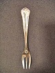 Herregaard. 
CohR
Tre tårnet 
sølv 
Kage gaffel
Længde: 13,5 
cm