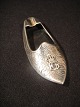 lille askebæger i form af sko.med monegram fra Den kongelige Livgarde.Længde: 10 cm , ...