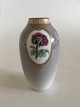 Royal 
Copenhagen Art 
Nouveau Vase No 
239 med guld. 
Måler 13,5cm og 
er i god stand.
