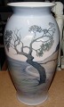 Bing & Grøndahl 
Art Nouveau 
Vase No 
8592/379. Måler 
25cm og er i 
god stand.