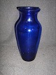 Blå Holmegaard 
vase.
Højde: 19,5 
cm.
pris kr. 150,-
