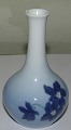 Bing & Grøndahl 
Art Nouveau 
Vase 8378/143. 
Måler 12cm og 
er i god stand.