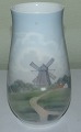 Bing og 
Grøndahl Art 
Nouveau Vase 
med Vindmølle 
No. 8522/210. 
Måler 17 cm / 
6.7 in. og er i 
god ...