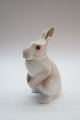 Bing & Grøndahl 
figur nr. 2443 
kanin i l. 
sortering. 
Højde 12,5 Cm.  
Vare nr. 
146410.