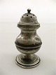 1800-tals Tin 
peber bøsse 
højde 9 cm.