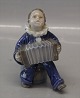 Kgl. 3667 RC 
Dreng med 
harmonika  Ada 
Bonfils 11 cm 
figur fra Royal 
Copenhagen I 
hel og fin ...