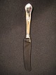 Rosenholm 
middagskniv L: 
24,5 cm.
Tretårnet 
sølv.
pris pr stk. 
380,-
