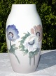 Bing & grøndahl 
porcelæn. Stor 
vase nr. 
7924-243. Højde 
25cm.  1. 
sortering pæn 
stand.