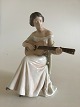 Bing & Grøndahl 
Figur Kvinde 
med Guitar No 
1684. Måler 
24cm og er i 
god stand.