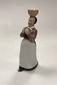 Bing og Grøndahl Figur Konen med æggene No. 2126Designed af Svend LindhartMåler 22 cm / 8.66 ...