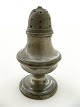 1800-tals tin 
peberbøsse  
højde  9,5 cm.