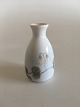 Royal 
Copenhagen Art 
Nouveau 
Miniature Vase 
No 48/1261. 
Måler 6,8cm og 
er i perfekt 
stand.