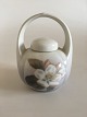Royal 
Copenhagen Art 
Nouveau vase 
med hank No 
53/29B. Måler 
11,5cm og er i 
god stand.