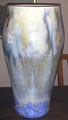 Royal 
Copenhagen 
Valdemar 
Engelhart 
Krystal Glasur 
Vase fra 1893 
No 595. Måler 
35cm og er i 
...