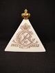 Bing & Grøndahl 
pyramide 
afsluttet med 
guldstafferet 
krone fra Chr. 
X's jubilæum 
1912-1937 
Med ...