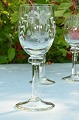 Vinservice , 6 
flotte krystal 
glas med slebet 
kumme 
Rødvinsglas 
højde 16,7cm. 
Alle i pæn hel 
...