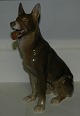 Figur af 
schæferhund i 
porcelæn fra 
Bing & 
Grøndahl. 
Modelnummer 
1765. Fremstår 
i god stand 
uden ...