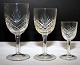 Holmegaard, 
Arne, Kumme med 
krydsende skær 
slibning og 
rund stilk. 
Holmegaard 
glasværk ...