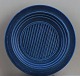 Gustavsberg, 
Wilhelm Kåge, 
blåt keramik 
fad. I perfekt 
stand. 15.5 cm. 
i diameter.