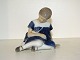 Bing & Grøndahl 
figur, pige med 
taske og dukke.
Af 
fabriksmærket 
ses det, at 
denne er ...