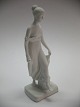 Bing og 
Grøndahl 
Bisquit figur 
af Kvinde. 
Højde ca. 15,5 
cm. l. 
sortering.
Vare nr. 
188108.