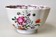 Lille skål, Kina, med bølget kant. Dekoreret med blomster i polykrome emaljefarver. Med ...