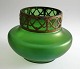 Loetz vase, o. 
1900 i 
irriseret grønt 
glas med 
montering i 
bronzeret metal 
med 
vædderhoveder 
og ...