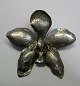 Brooch in 
sterling, 20th 
century. 
Depicting 
orchide. 
Stamped. Dia .: 
5.6 cm.
Provenance: 
Ebba ...