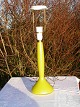 Gul bordlampe 
fra Kastrup 
Glasværk fra 
60'erne. 
Opalglas . 
Højde uden 
skærmstativ  40 
cm