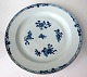 Ostindisk 
tallerken i 
porcelæn, Kina, 
o. 1780, Blå 
dekoreret med 
blomster og 
mønstre, med 
brun ...