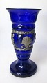 Dansk vase i 
cobolt 
bl&aring;t glas 
med tin 
montering, o. 
1920, Danmark. 
Motering i form 
af ...