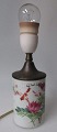 Kinesisk pensel 
b&aelig;ger i 
porcel&aelig;n, 
19. &aring;rh. 
Polykrom 
dekoration med 
fugl ...