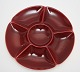 Aluminia, 
Confetti. 
Bordeaux 
kabaretfad. 
Diameter 27 cm. 
Flot stand.
Pris: 375 kr. 
stk. Lager: 2