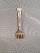 Herregaard.
Sardin gaffel.
Tre Tårnet 
sølv skaft og 
stålblad. fra 
år 1946
Længde: 17 cm.