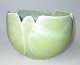 Rise, Åse (20. 
årh.) Danmark: 
vase. Keramik. 
Lysgrøn. H.: 12 
cm. Dia.: 17 
cm. Signeret.: 
Mongoram.
