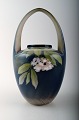 Royal 
Copenhagen Art 
Nouveau vase, 
dekoreret med 
blomster.  
Måler 20 x 10 
cm. 
Nummer ...