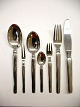 Windsor bestik 
bestående af 
fra højre:
middagsknive   
 længde ca. 
21,5 cm     til 
kr. ...